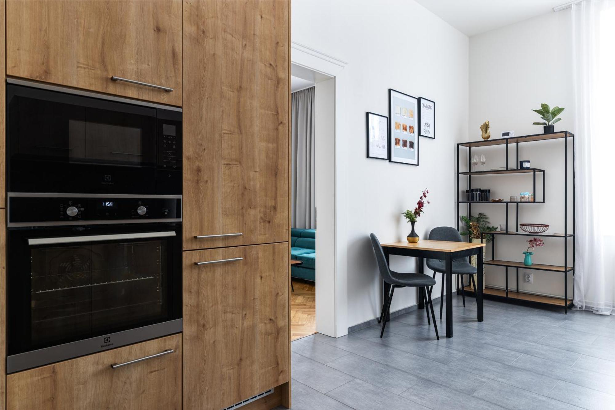 Stay2Gether City Buzz Apt - O2 Arena - Sleeps 6 Прага Екстериор снимка